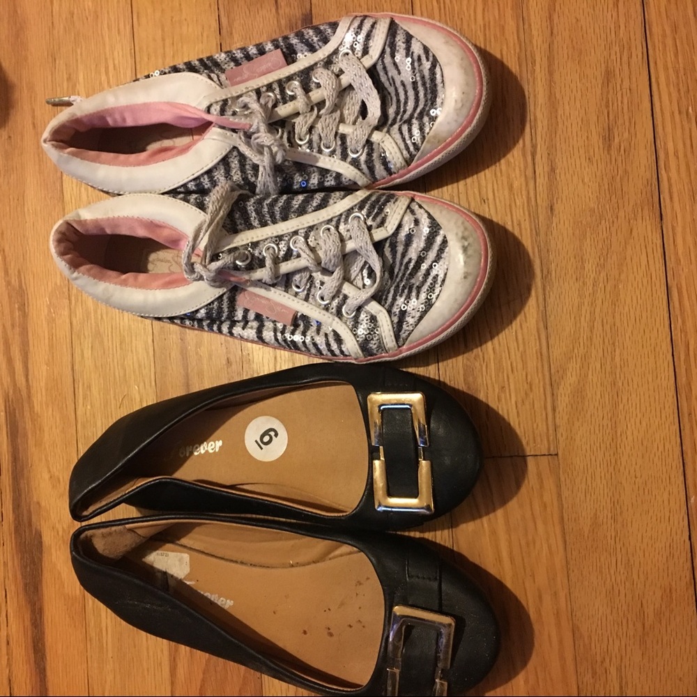 Size 5 Jessica Simpson lot and black flats
